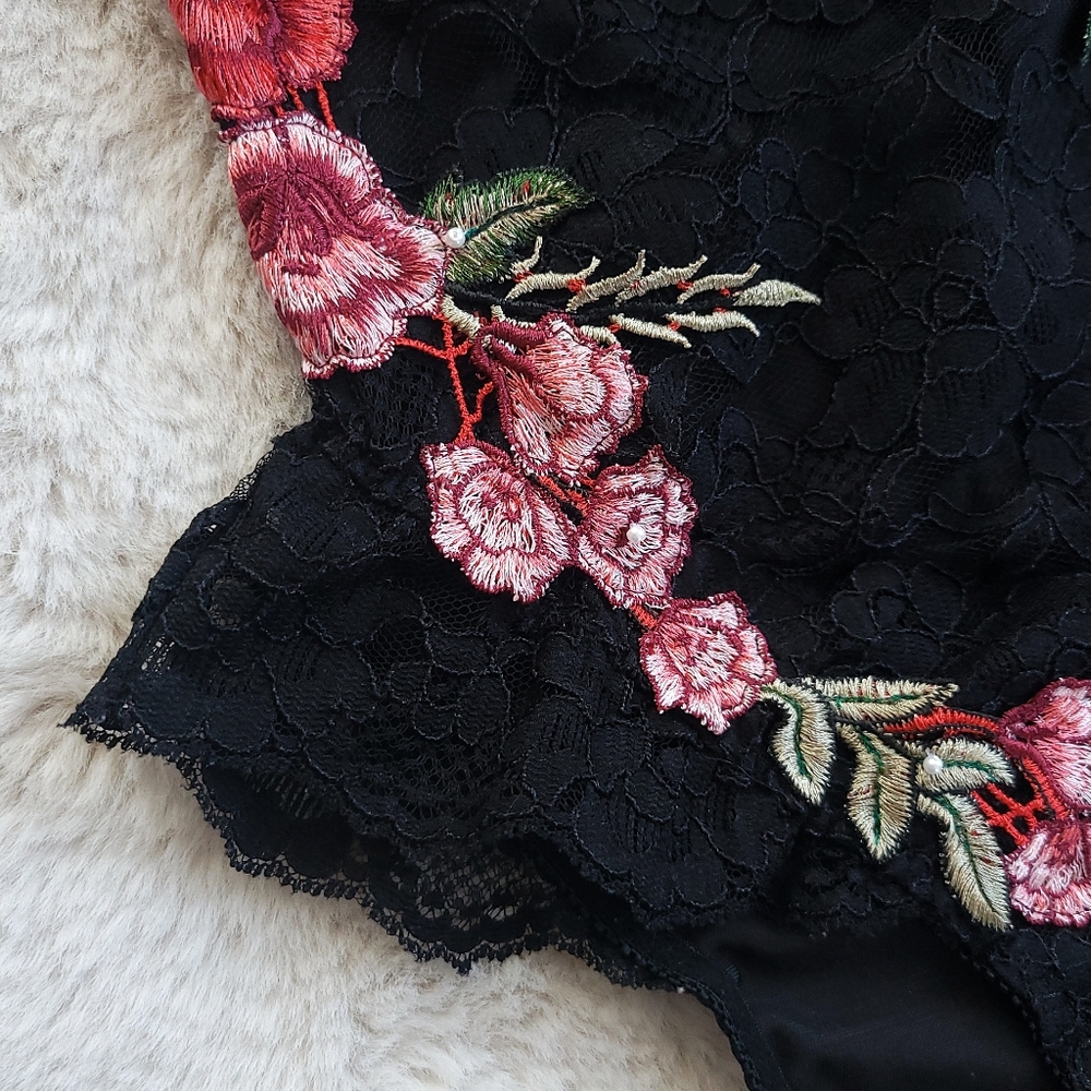 Vintage Gold Victoria Secret Dark Floral Embroidered Roses Lace Pearl Bodysuit - Picture 11 of 16